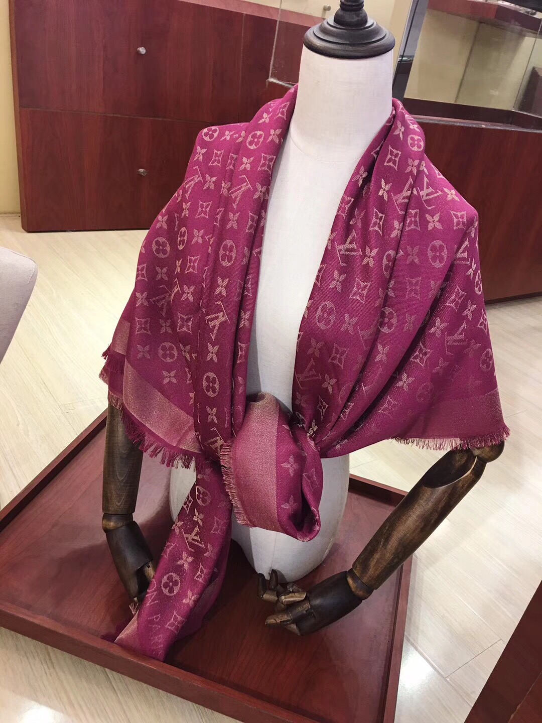 MONOGRAM SHINE(Gold) SHAWL, LOUIS VUITTON LV SHAWL