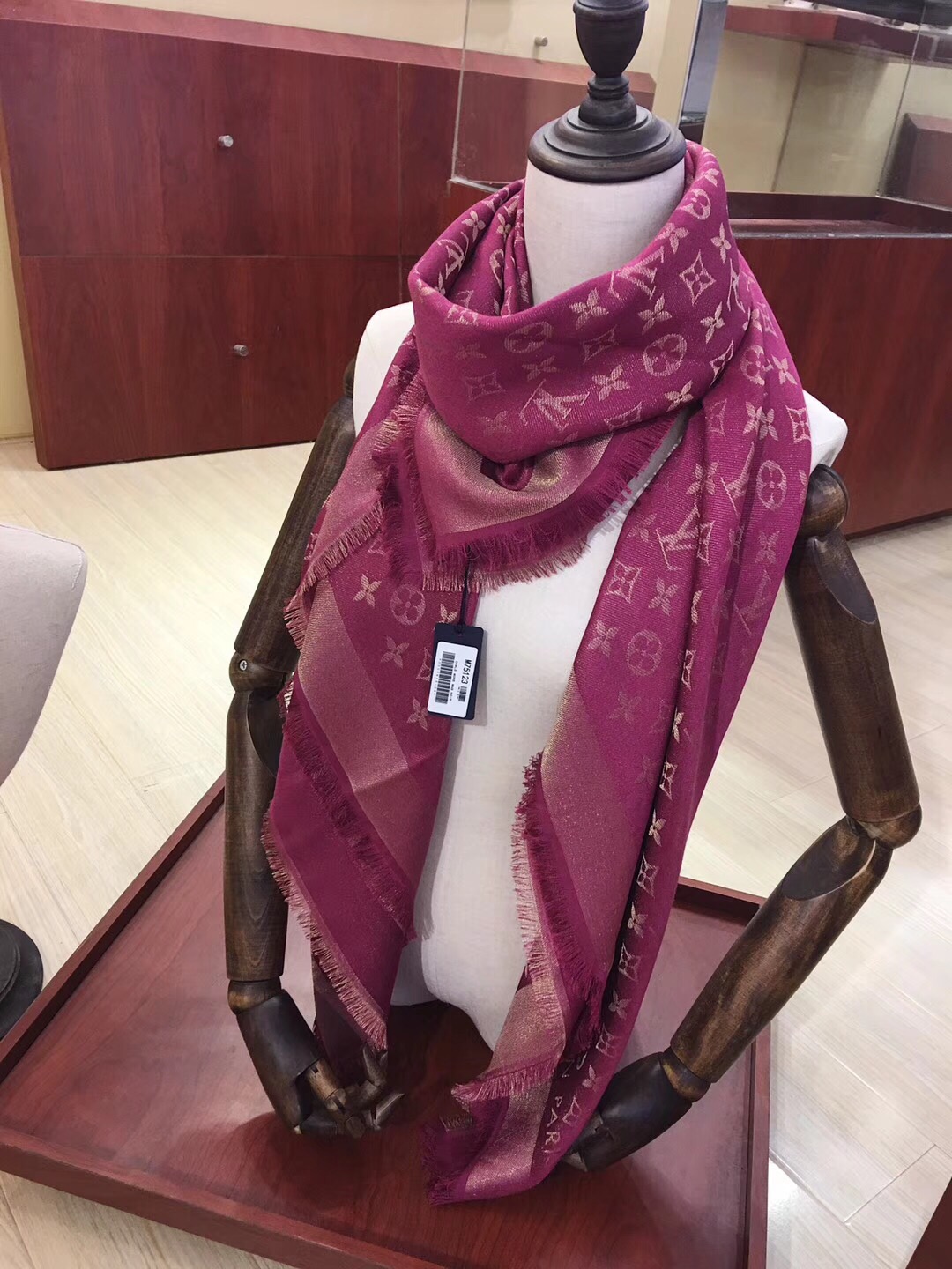 MONOGRAM SHINE(Gold) SHAWL, LOUIS VUITTON LV SHAWL