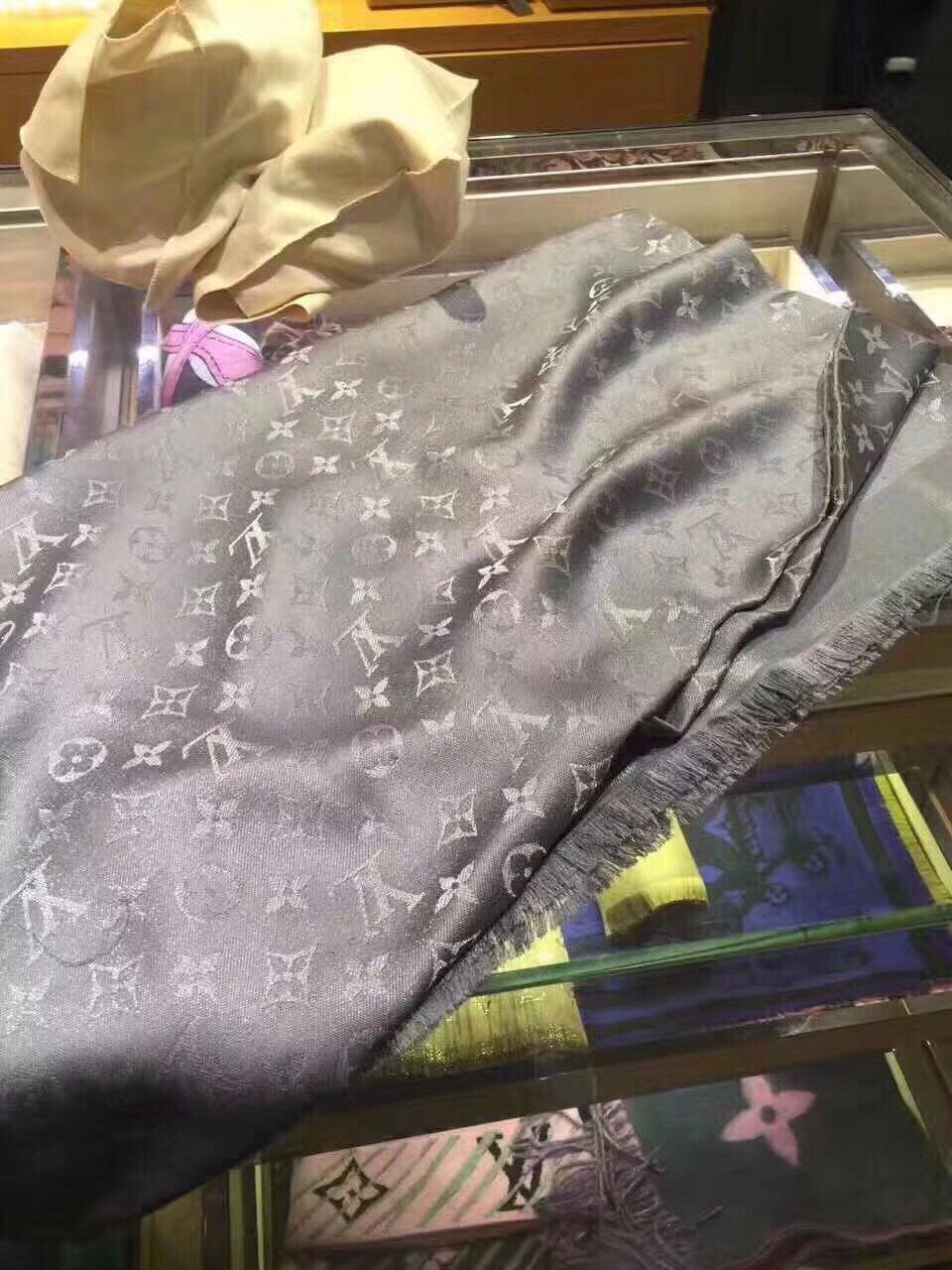 MONOGRAM SHINE(Silver) SHAWL, LOUIS VUITTON LV SHAWL