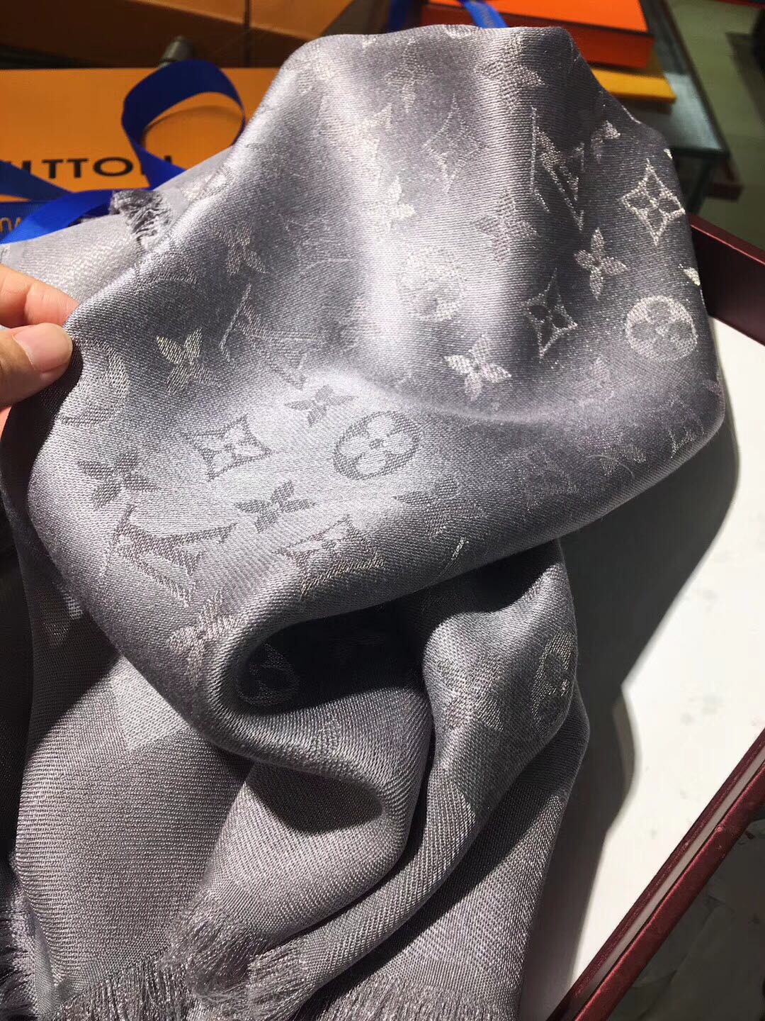 MONOGRAM SHINE(Silver) SHAWL, LOUIS VUITTON LV SHAWL