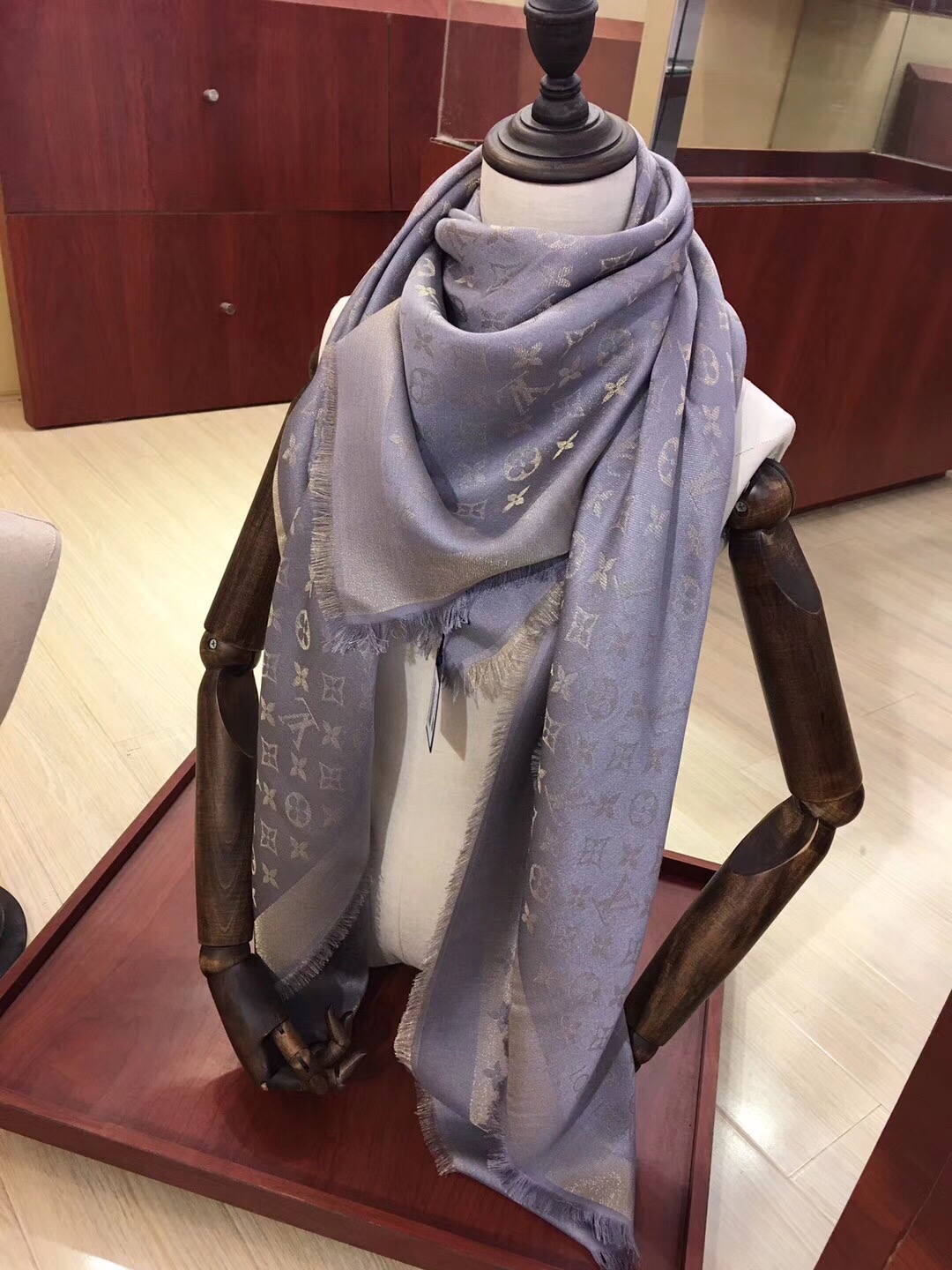 MONOGRAM SHINE(Gold) SHAWL, LOUIS VUITTON LV SHAWL