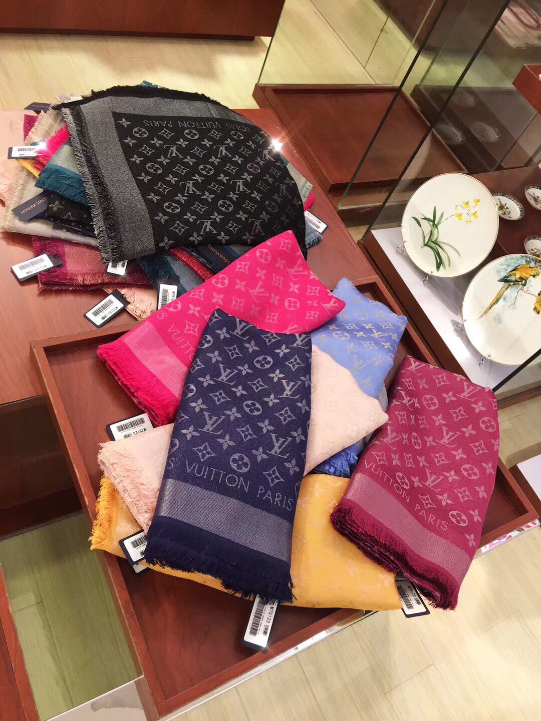 MONOGRAM SHINE(Gold) SHAWL, LOUIS VUITTON LV SHAWL