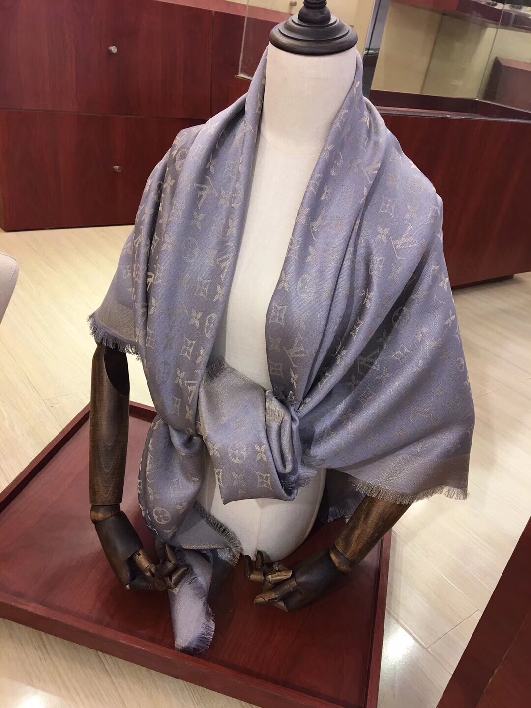 MONOGRAM SHINE(Gold) SHAWL, LOUIS VUITTON LV SHAWL