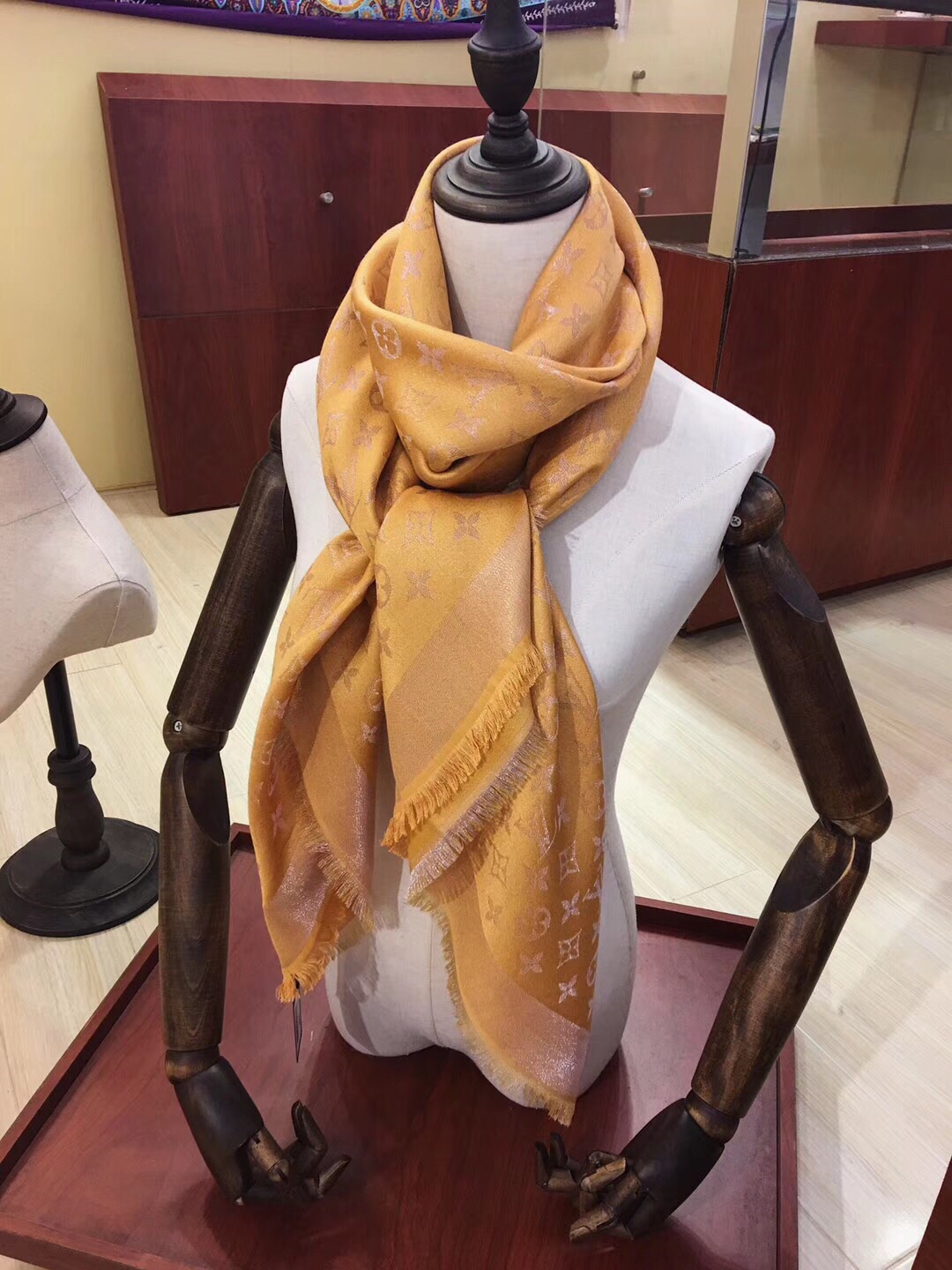 MONOGRAM SHINE(Silver) SHAWL, LOUIS VUITTON LV SHAWL
