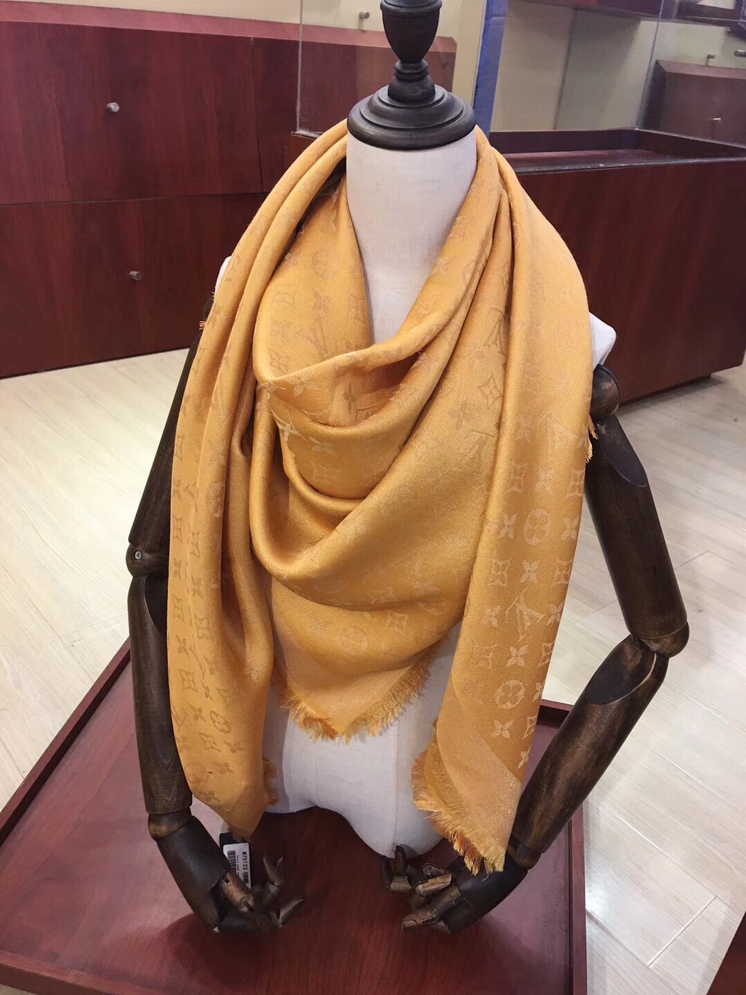 MONOGRAM SHINE(Gold) SHAWL, LOUIS VUITTON LV SHAWL