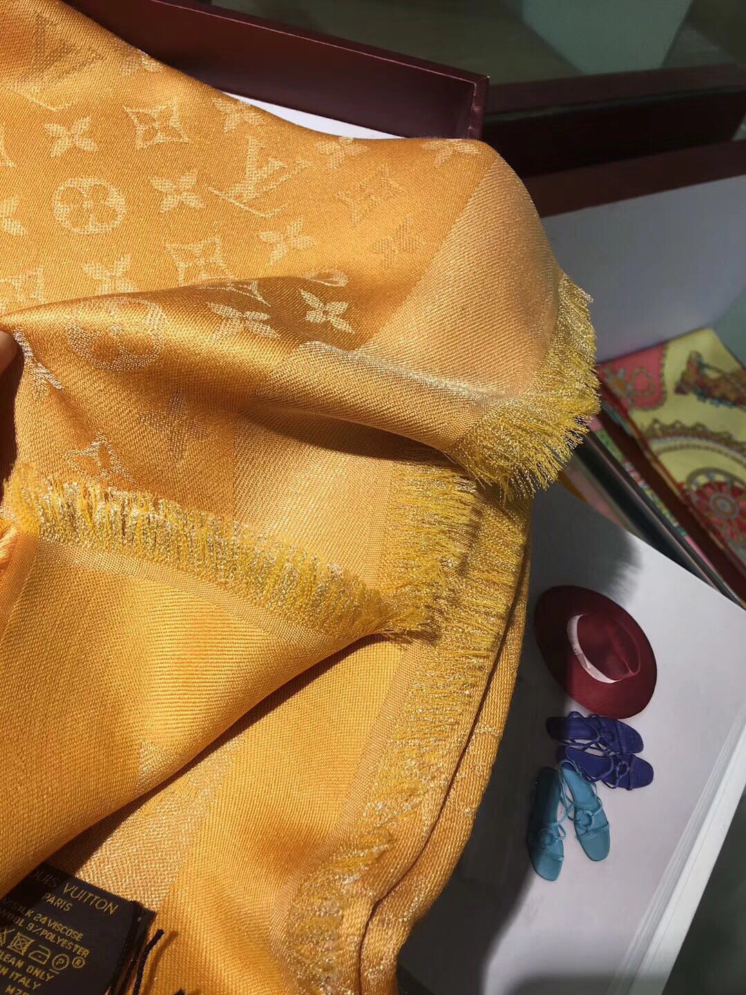 MONOGRAM SHINE(Gold) SHAWL, LOUIS VUITTON LV SHAWL