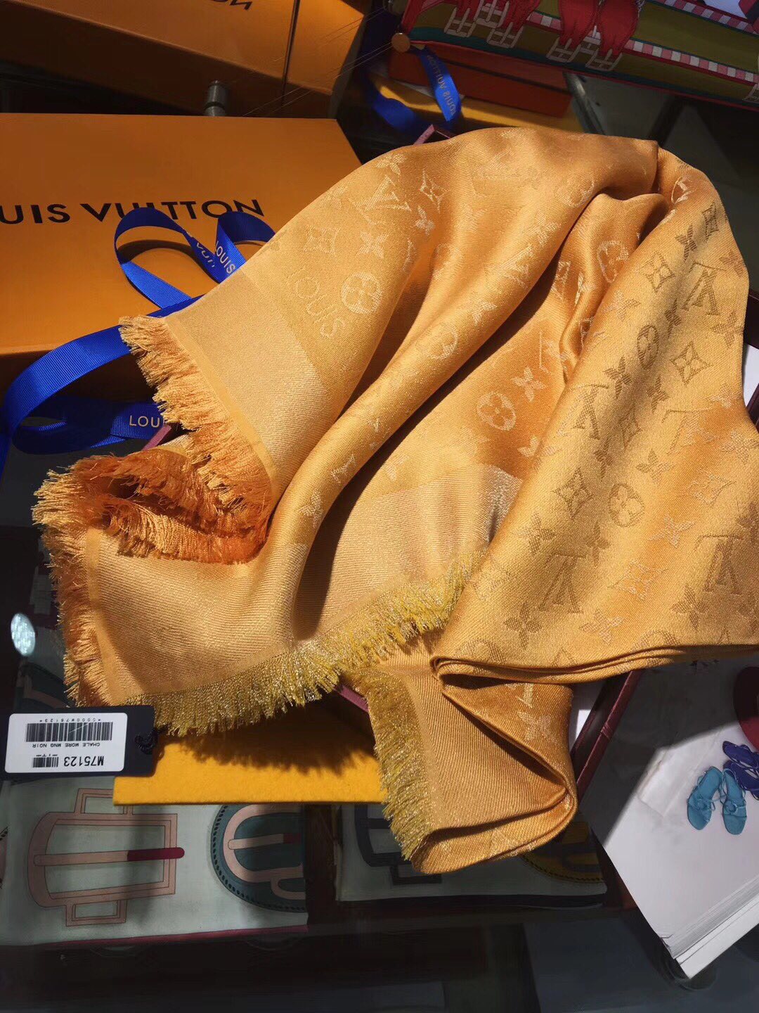 MONOGRAM SHINE(Gold) SHAWL, LOUIS VUITTON LV SHAWL