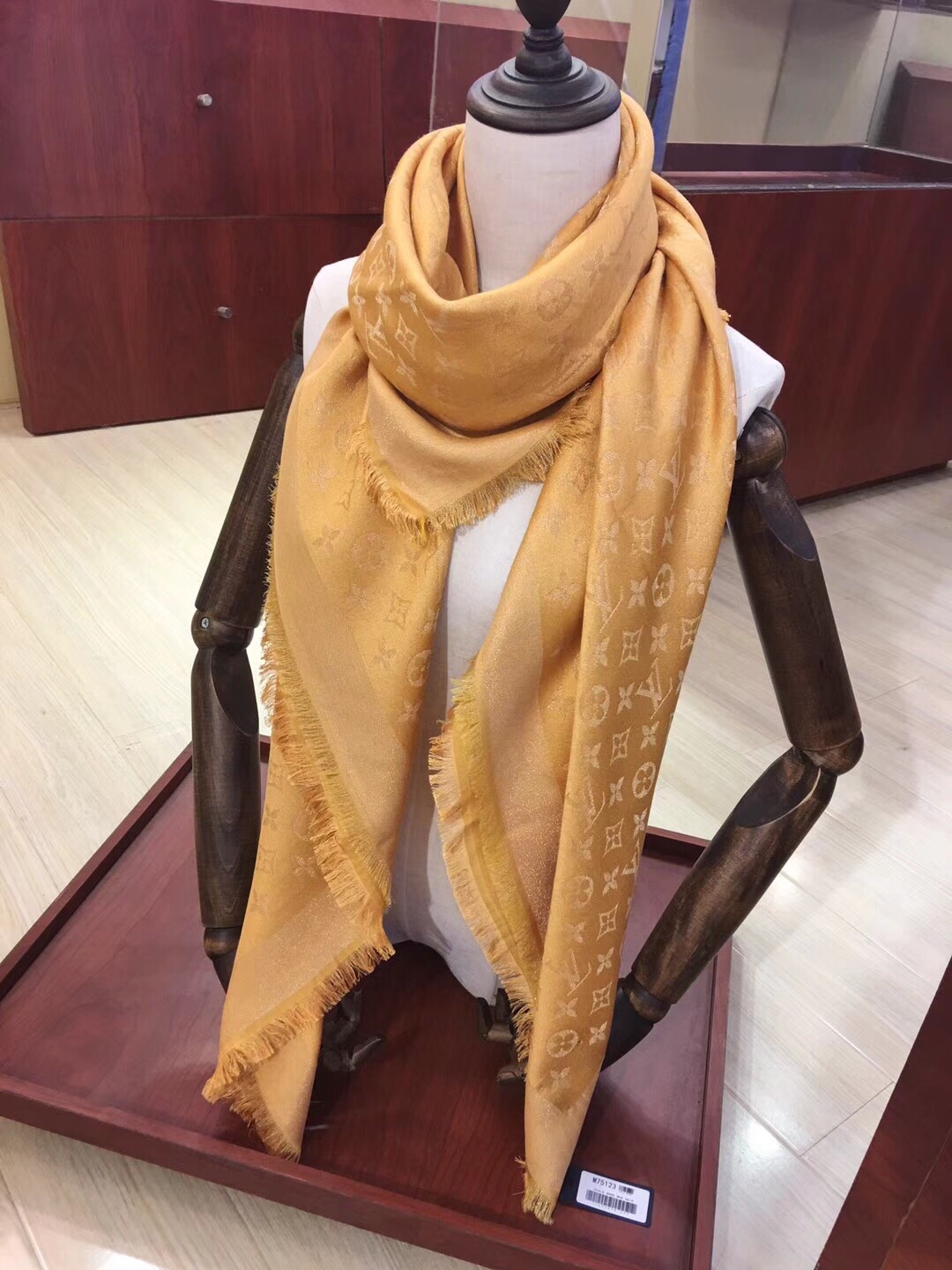 MONOGRAM SHINE(Gold) SHAWL, LOUIS VUITTON LV SHAWL