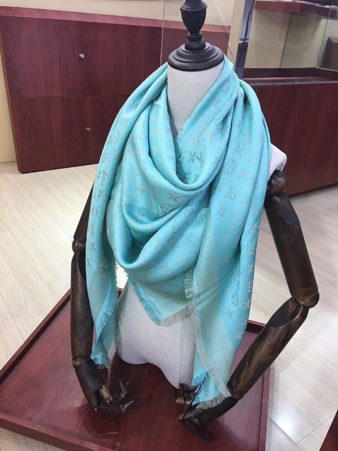 MONOGRAM SHINE(Gold) SHAWL, LOUIS VUITTON LV SHAWL