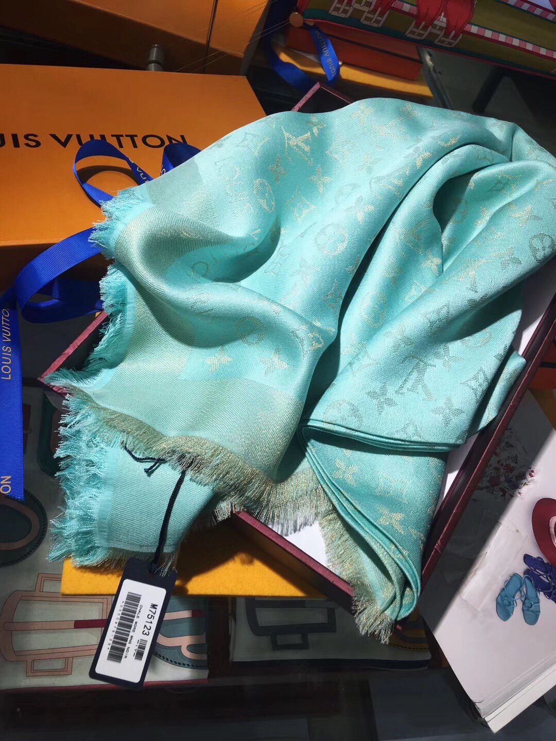 MONOGRAM SHINE(Gold) SHAWL, LOUIS VUITTON LV SHAWL