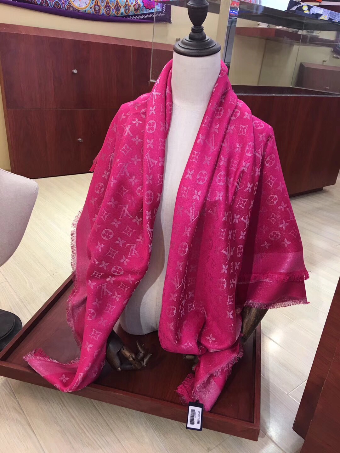 MONOGRAM SHINE(Silver) SHAWL, LOUIS VUITTON LV SHAWL