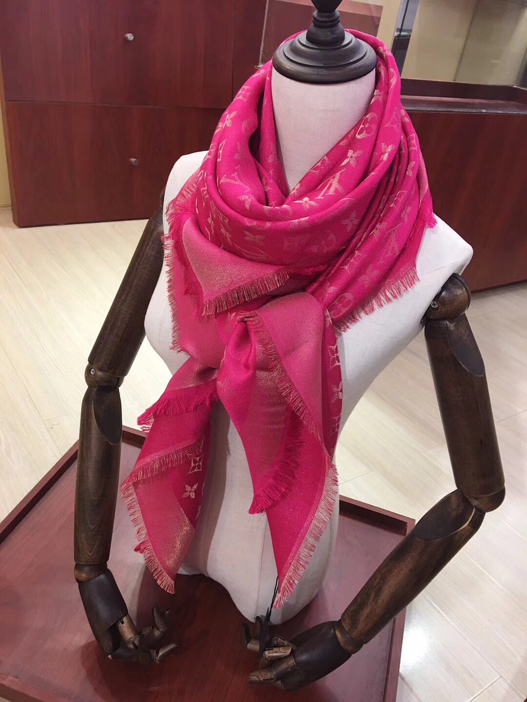 MONOGRAM SHINE(Gold) SHAWL, LOUIS VUITTON LV SHAWL