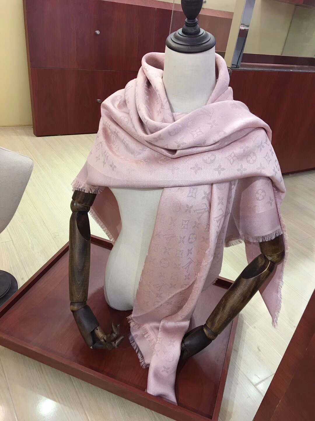 MONOGRAM SHINE(Silver) SHAWL, LOUIS VUITTON LV SHAWL
