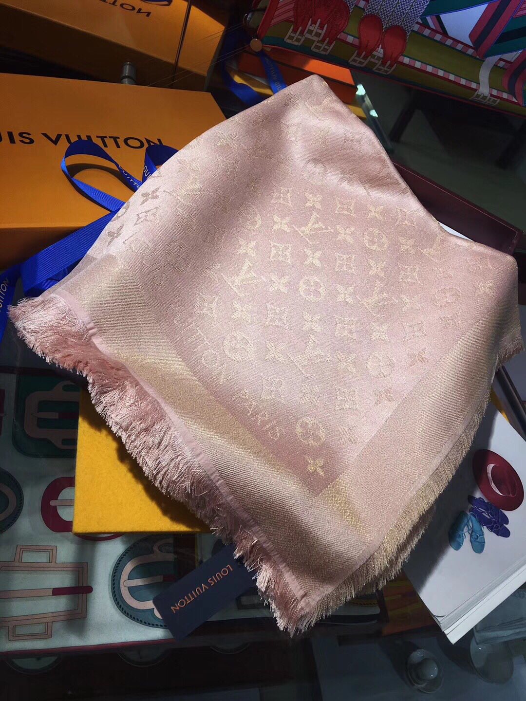 MONOGRAM SHINE(Gold) SHAWL, LOUIS VUITTON LV SHAWL