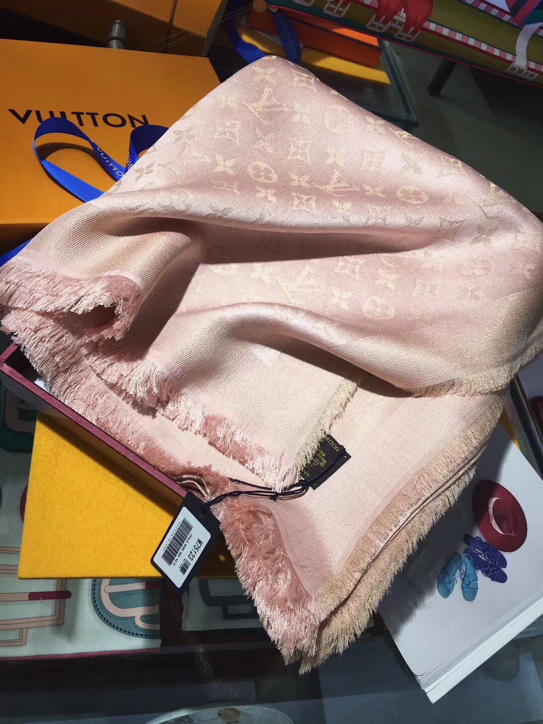 MONOGRAM SHINE(Gold) SHAWL, LOUIS VUITTON LV SHAWL
