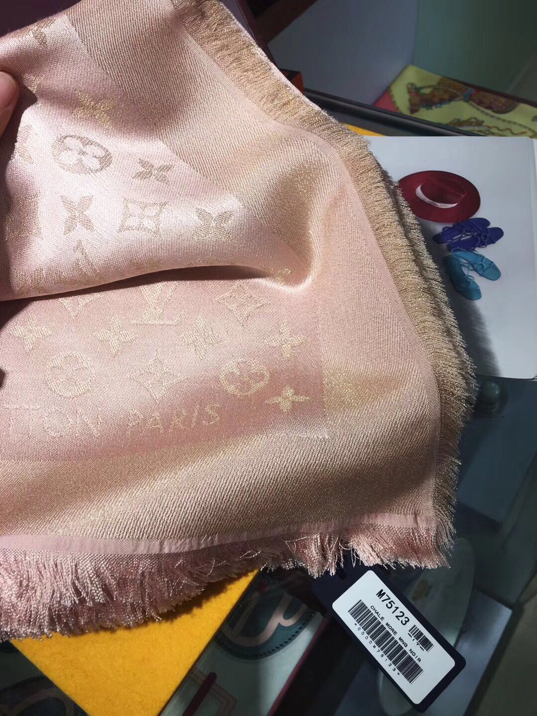 MONOGRAM SHINE(Gold) SHAWL, LOUIS VUITTON LV SHAWL