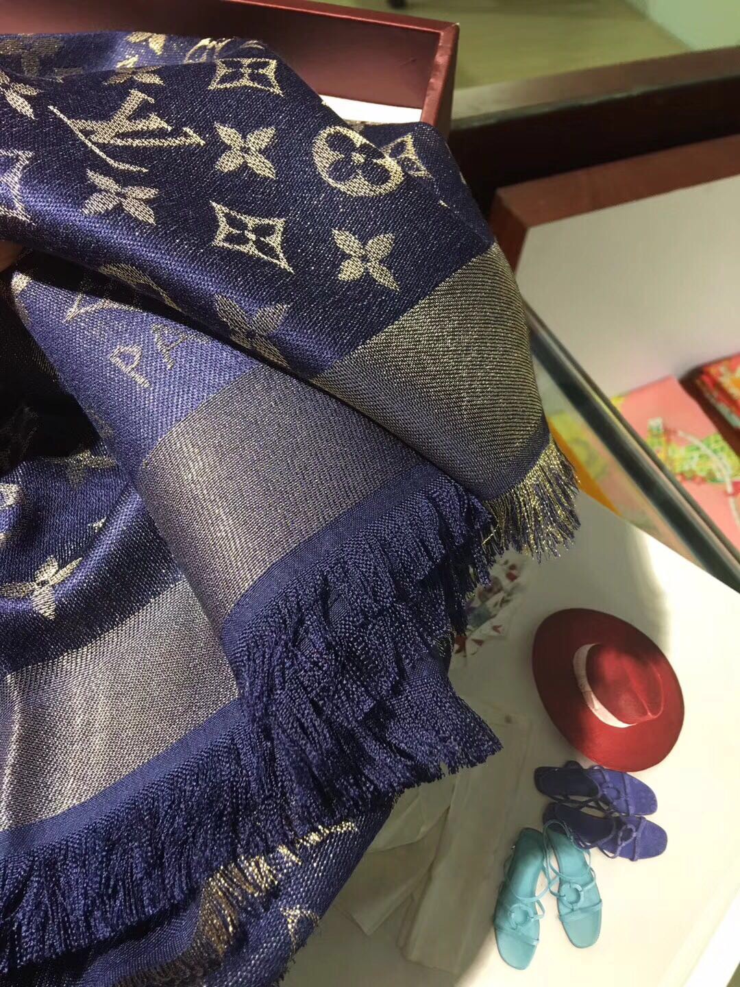 MONOGRAM SHINE(Gold) SHAWL, LOUIS VUITTON LV SHAWL