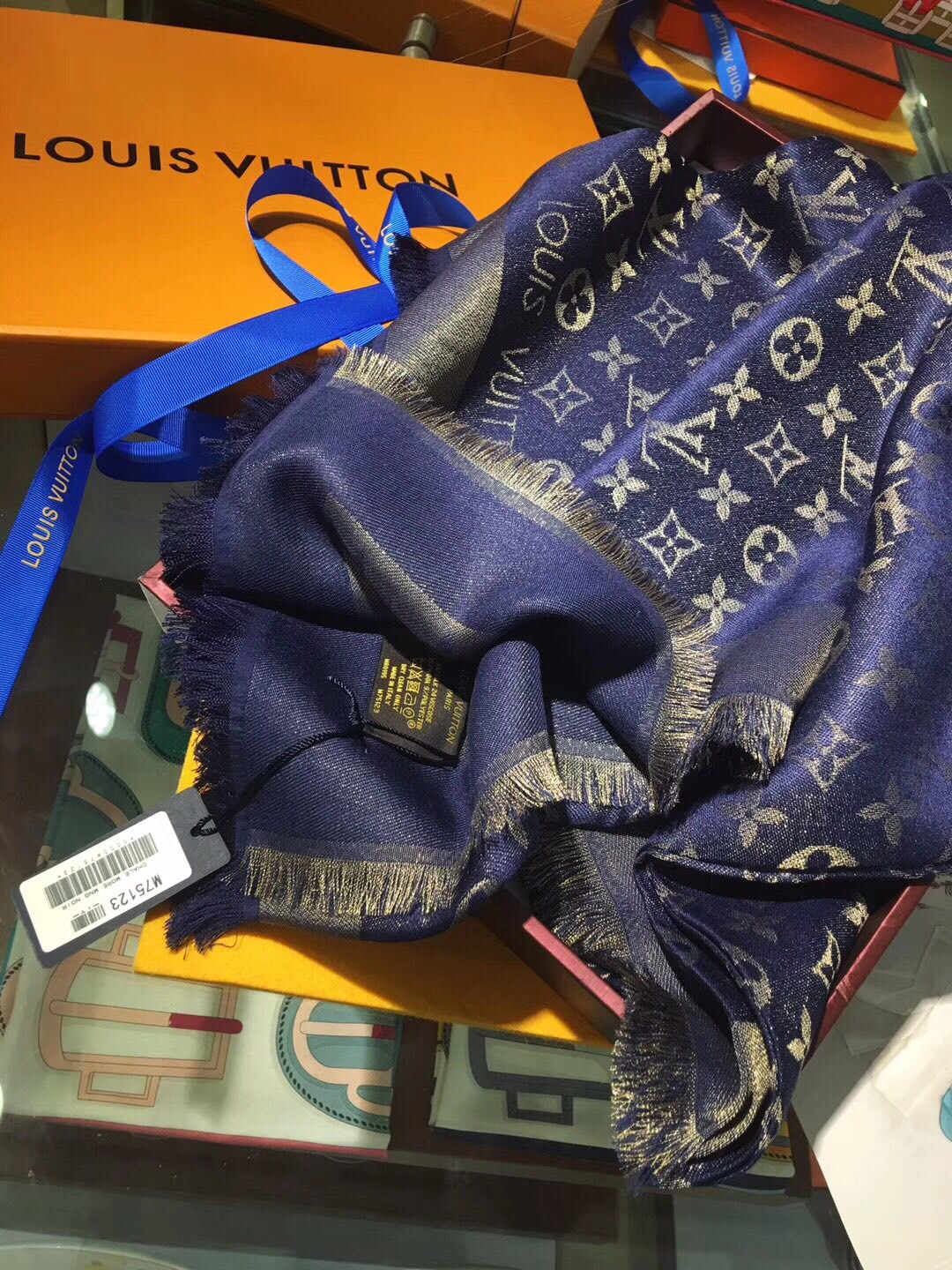 MONOGRAM SHINE(Gold) SHAWL, LOUIS VUITTON LV SHAWL