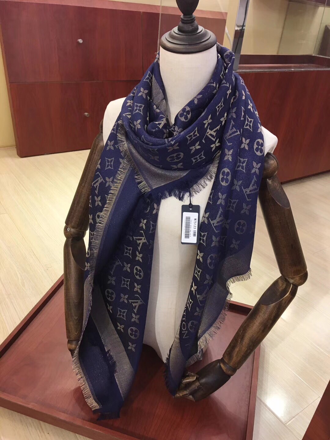 MONOGRAM SHINE(Gold) SHAWL, LOUIS VUITTON LV SHAWL