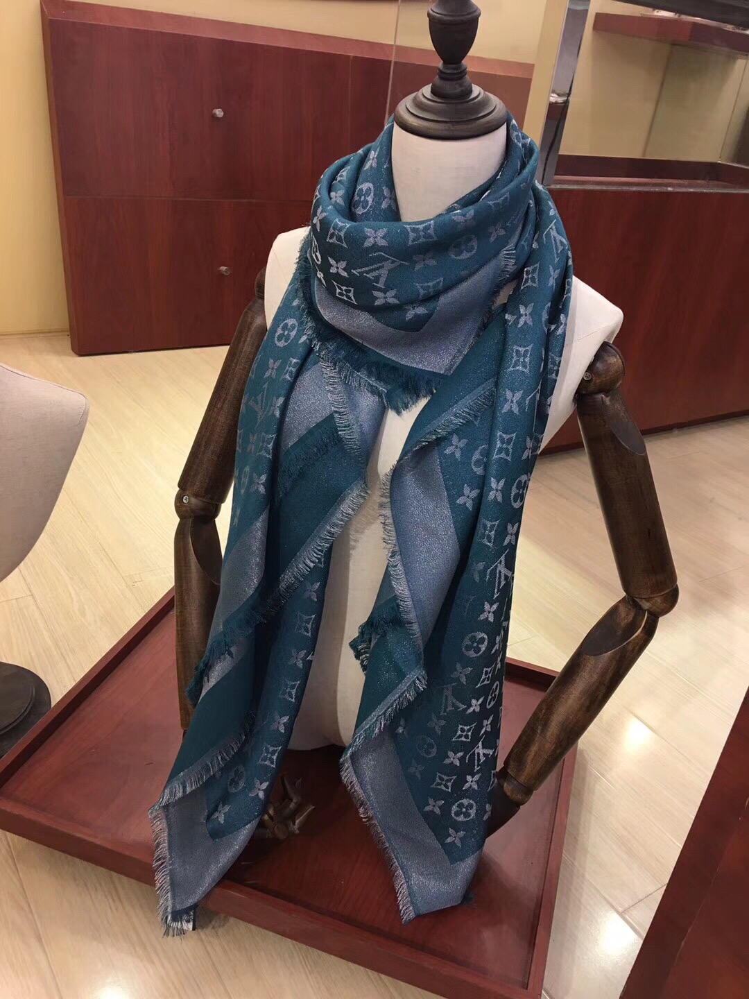 MONOGRAM SHINE(Silver) SHAWL, LOUIS VUITTON LV SHAWL
