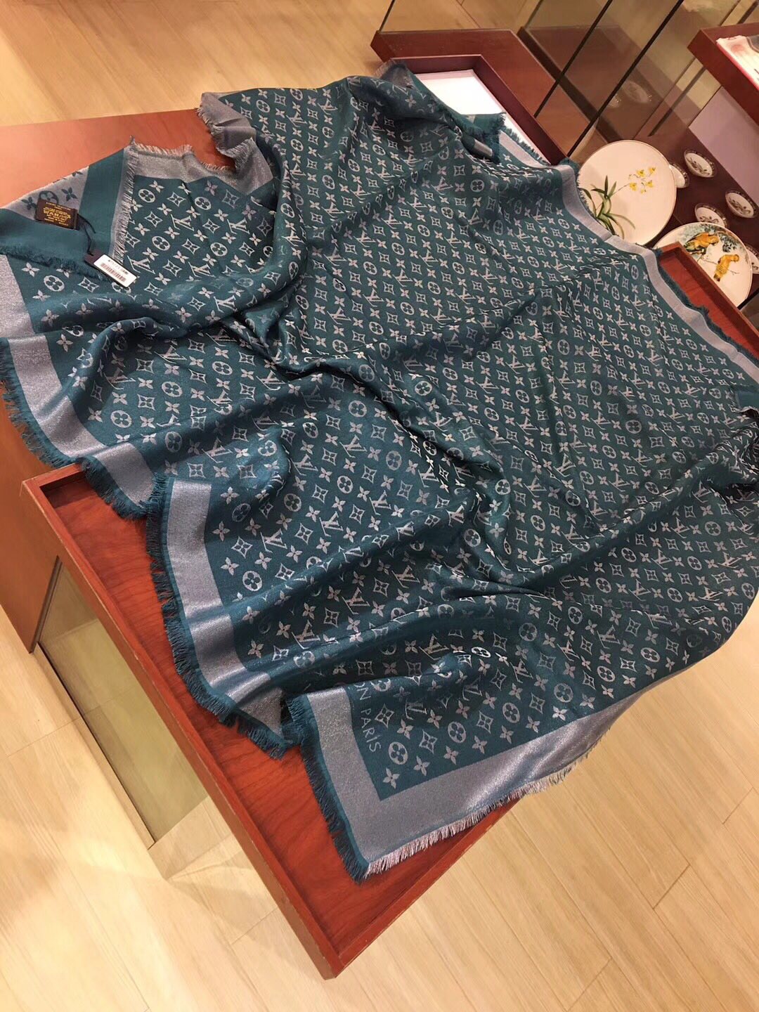 MONOGRAM SHINE(Silver) SHAWL, LOUIS VUITTON LV SHAWL