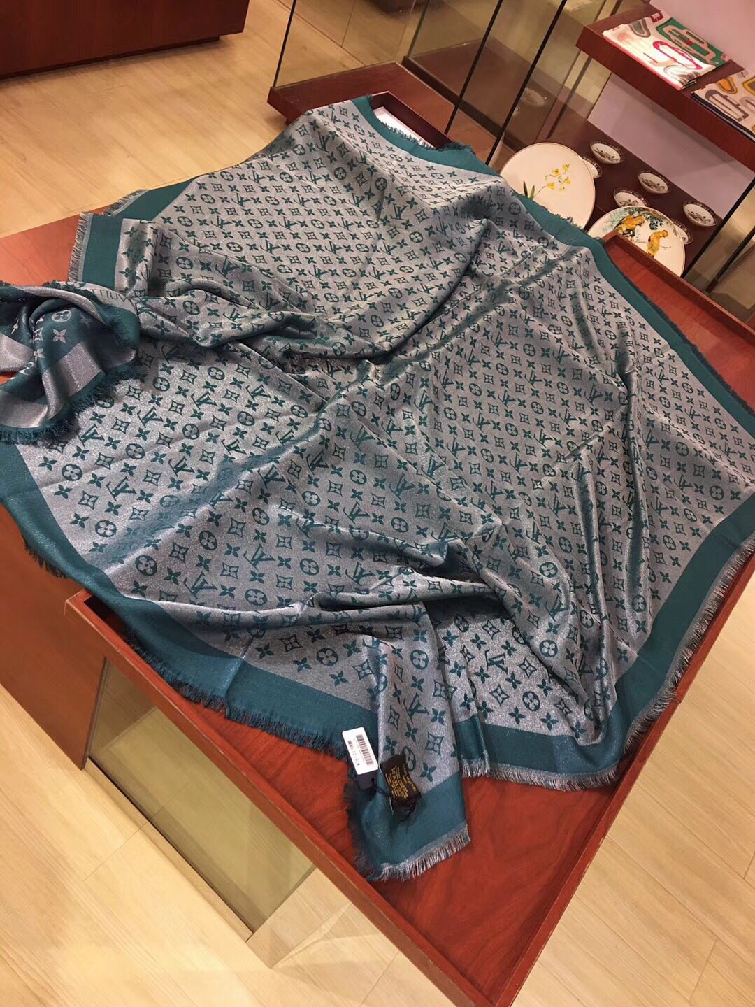 MONOGRAM SHINE(Silver) SHAWL, LOUIS VUITTON LV SHAWL