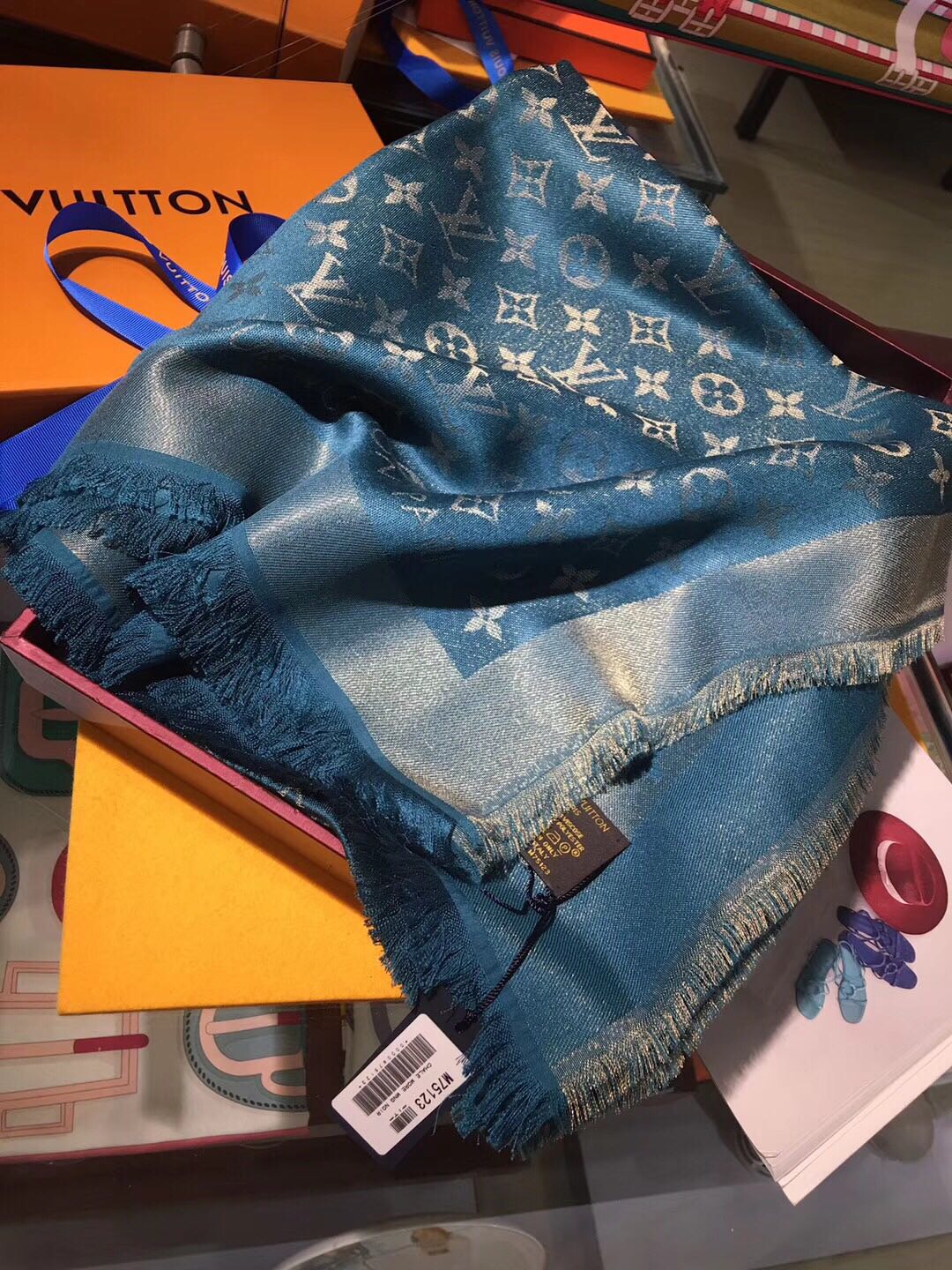 MONOGRAM SHINE(Gold) SHAWL, LOUIS VUITTON LV SHAWL