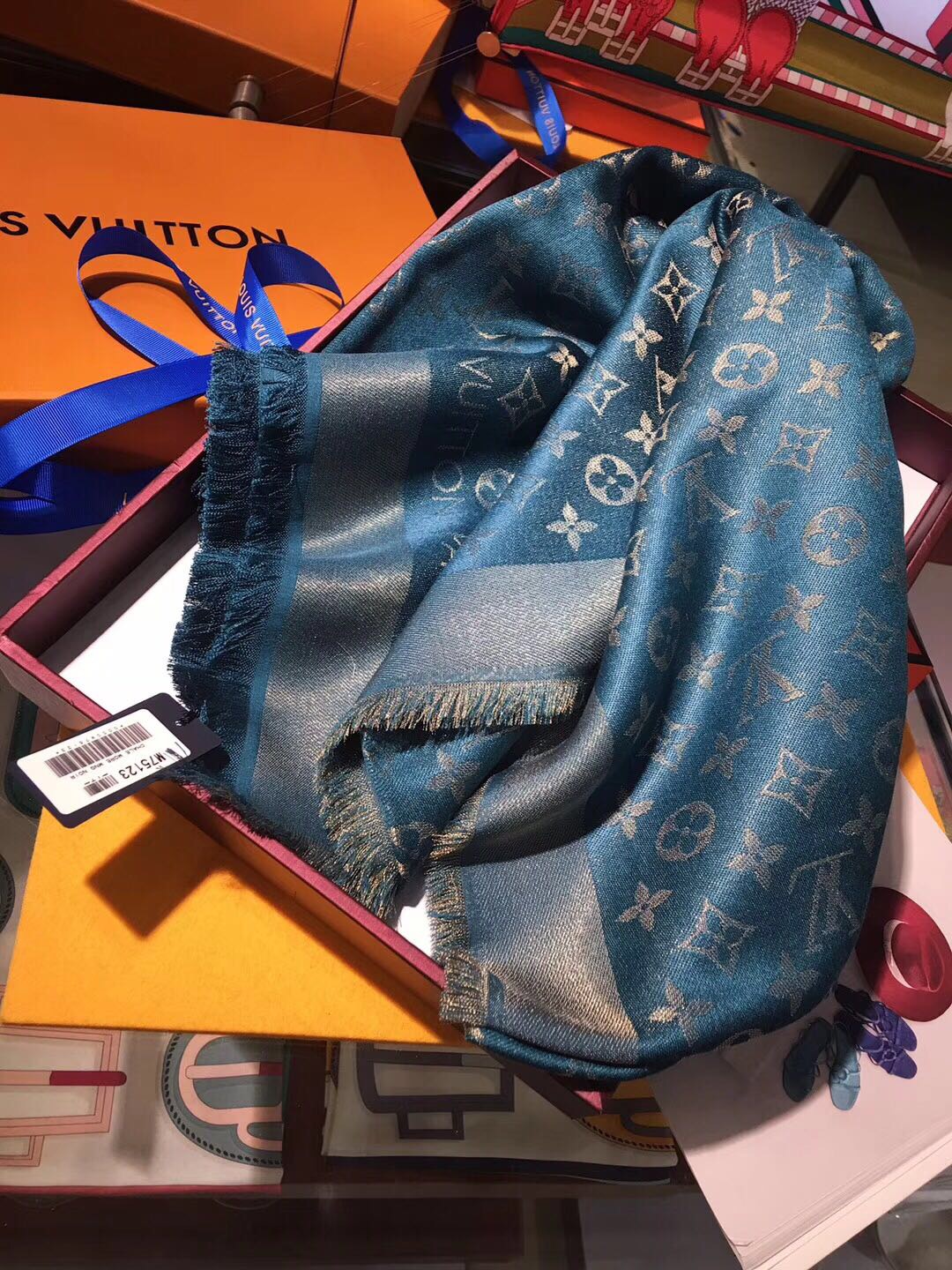 MONOGRAM SHINE(Gold) SHAWL, LOUIS VUITTON LV SHAWL