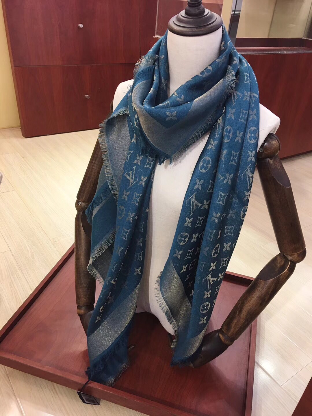 MONOGRAM SHINE(Gold) SHAWL, LOUIS VUITTON LV SHAWL