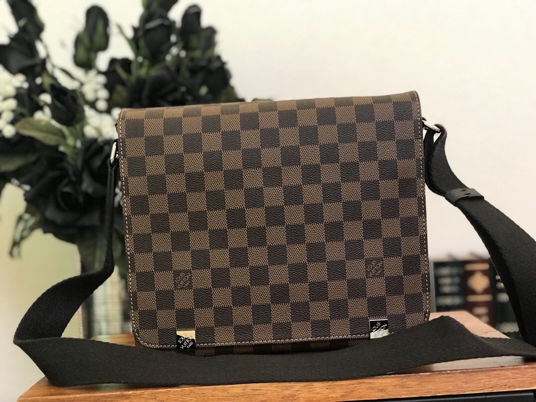 N41031 DISTRICT PM, Louis Vuitton LV Handbag