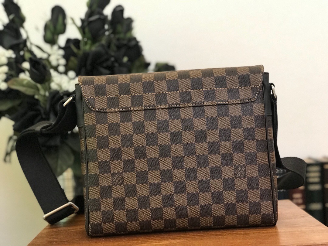 N41031 DISTRICT PM, Louis Vuitton LV Handbag