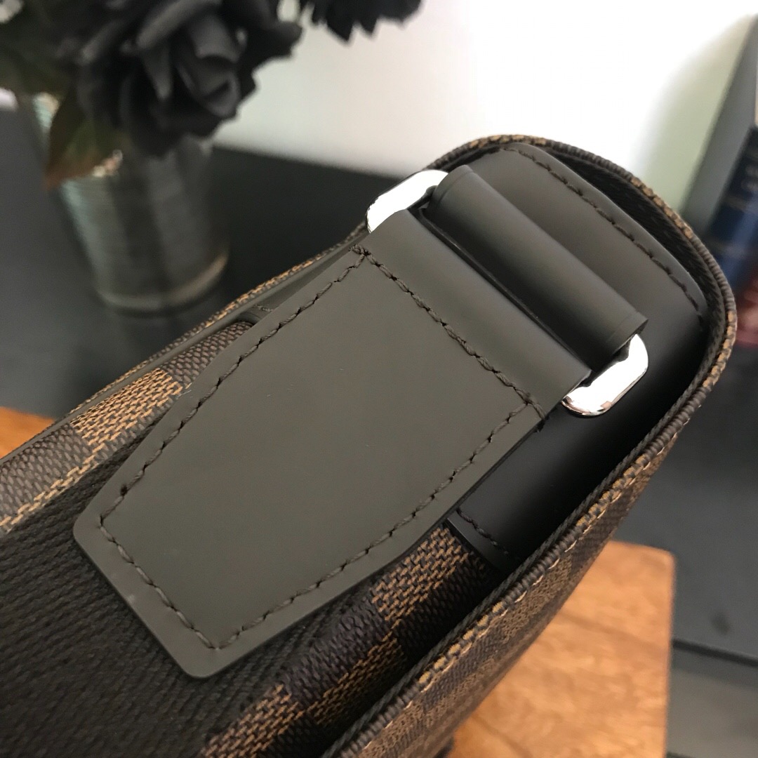 N41031 DISTRICT PM, Louis Vuitton LV Handbag