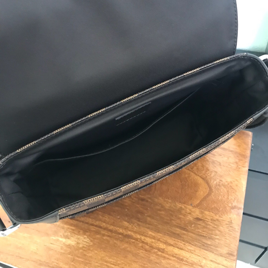 N41031 DISTRICT PM, Louis Vuitton LV Handbag