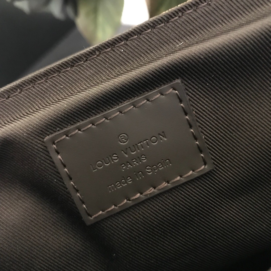 N41031 DISTRICT PM, Louis Vuitton LV Handbag