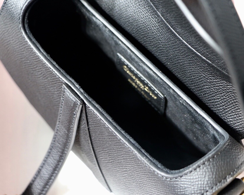 M0446CWVG, DIOR SADDLE CALFSKIN BAG