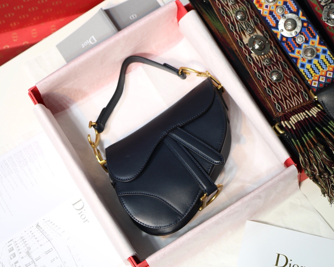 M0447CWVG, MINI DIOR SADDLE CALFSKIN BAG