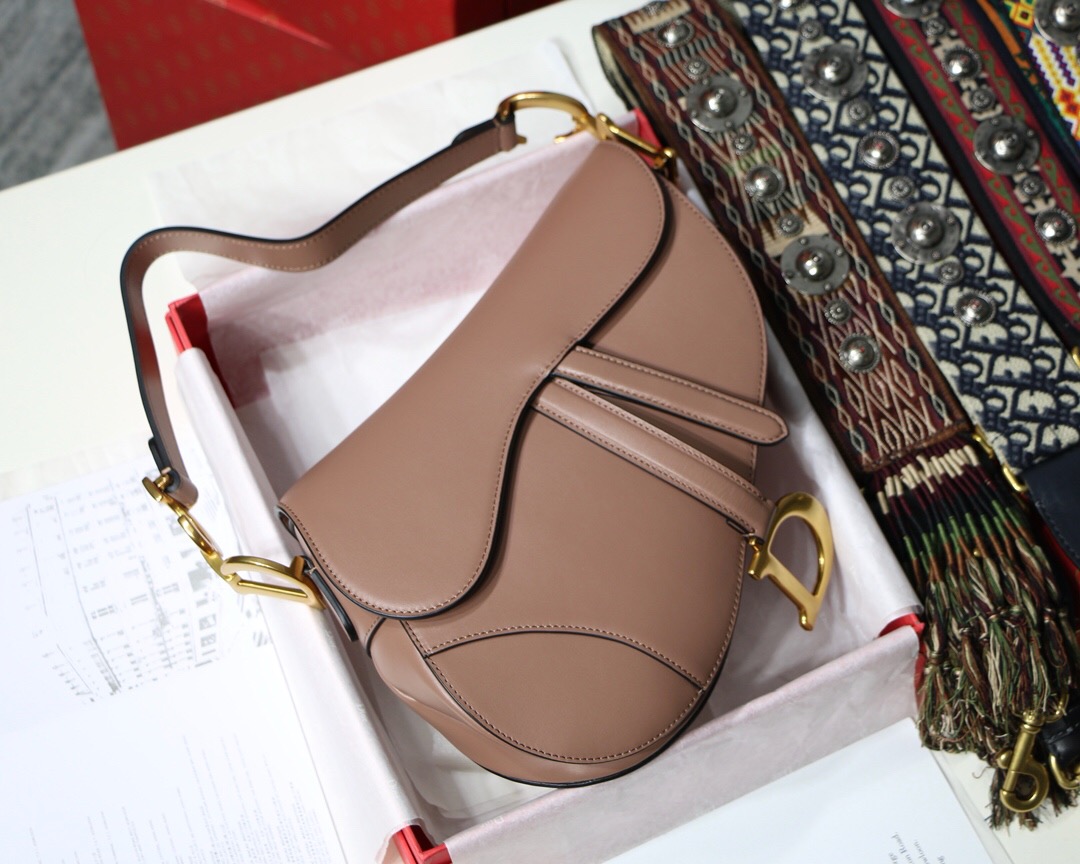 M0446CWVG, DIOR SADDLE CALFSKIN BAG