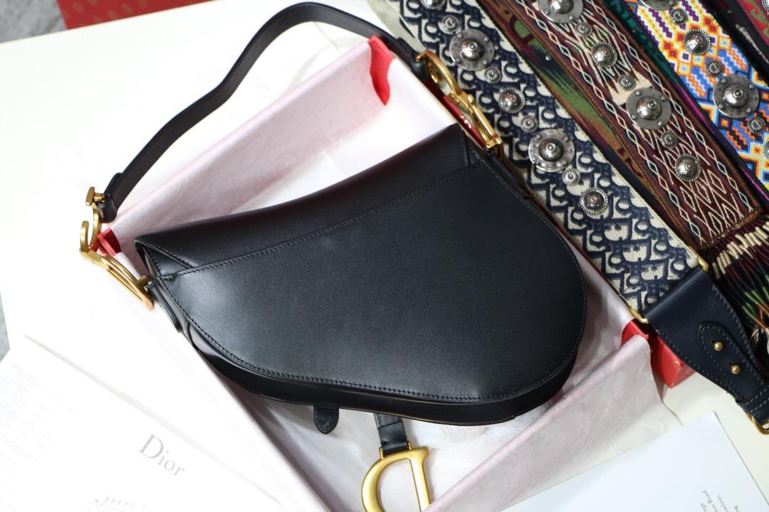 M0446CWVG, DIOR SADDLE CALFSKIN BAG