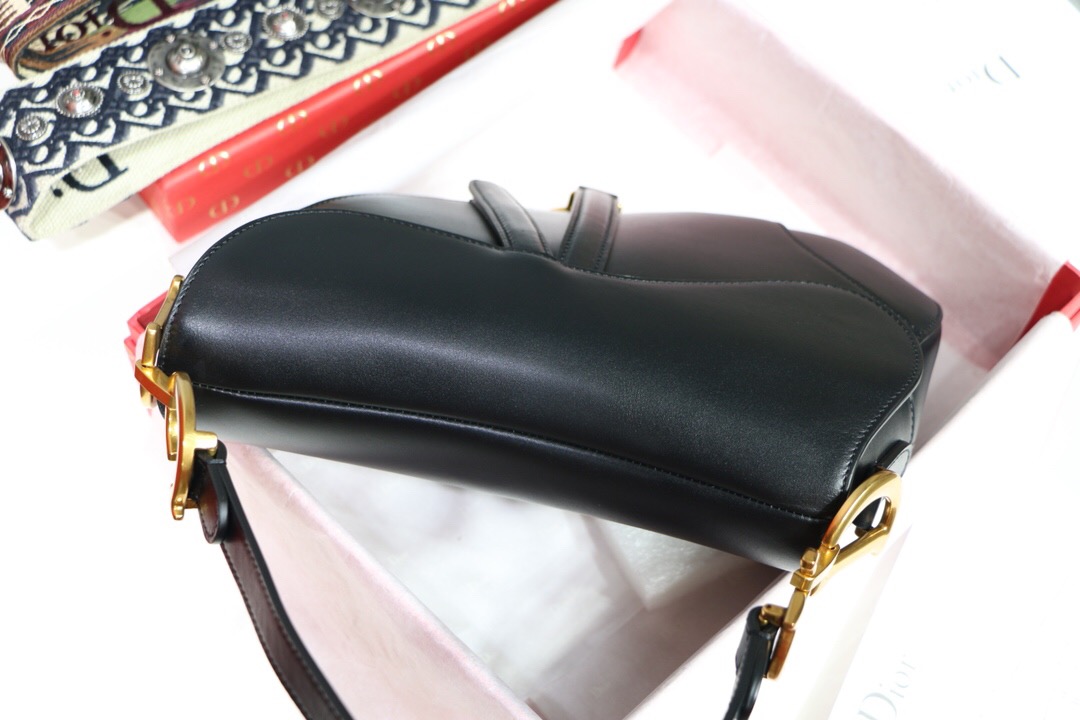 M0446CWVG, DIOR SADDLE CALFSKIN BAG