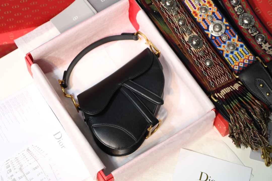 M0447CWVG, MINI DIOR SADDLE CALFSKIN BAG