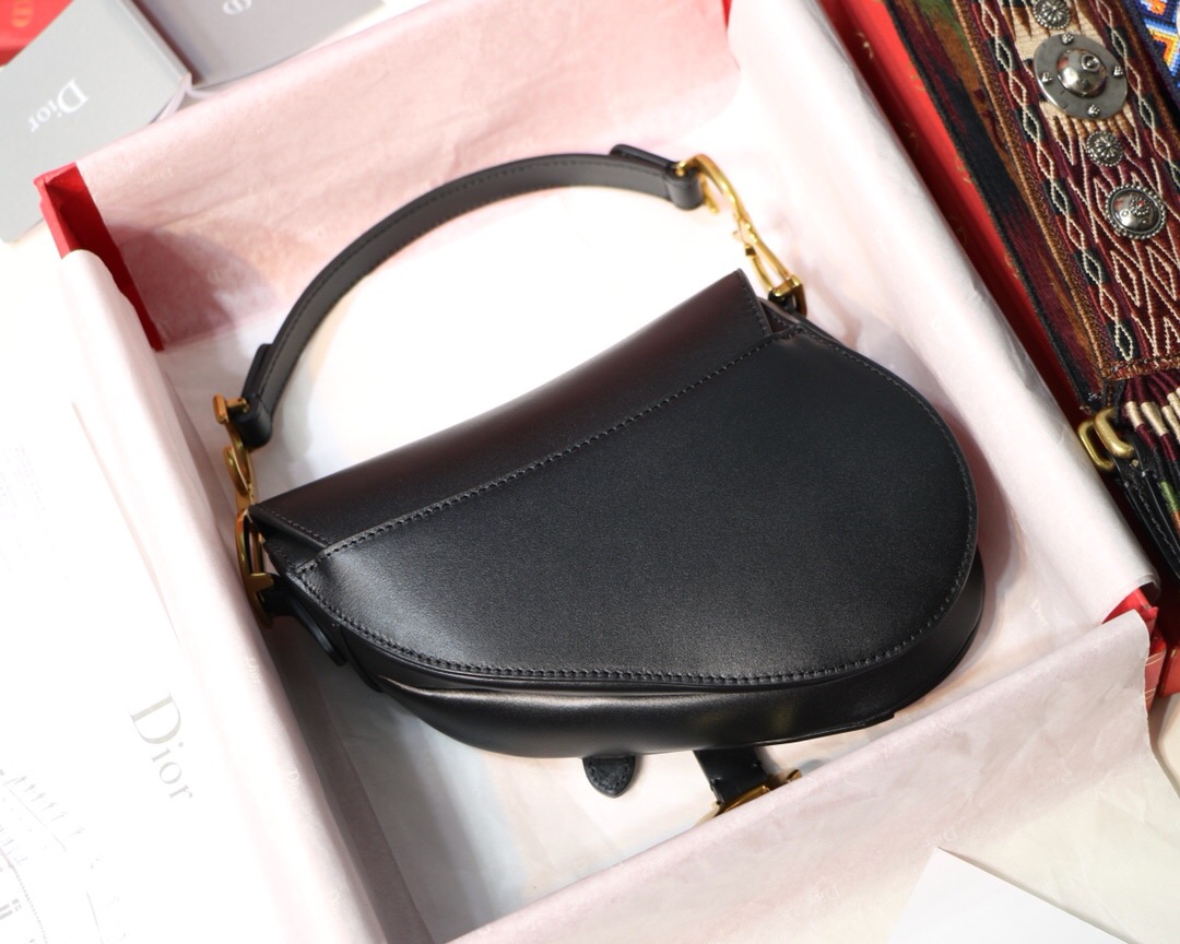 M0447CWVG, MINI DIOR SADDLE CALFSKIN BAG