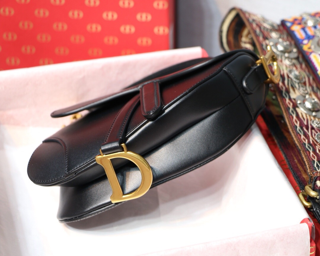 M0447CWVG, MINI DIOR SADDLE CALFSKIN BAG