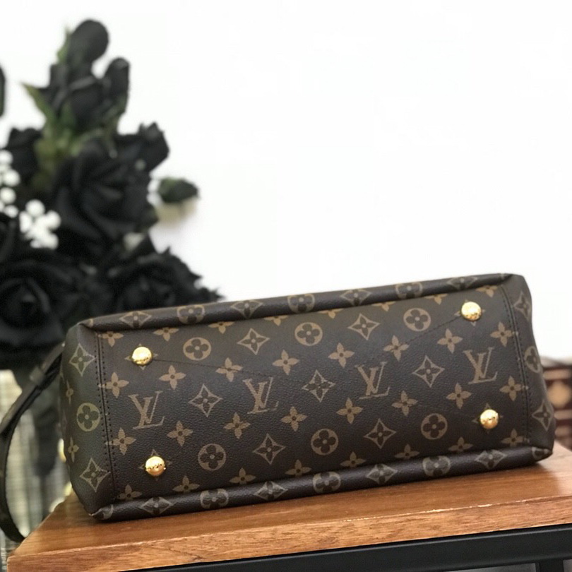 M41064, Pallas Luxury  Louis Vuitton Monogram Canvas and Leather Handbag