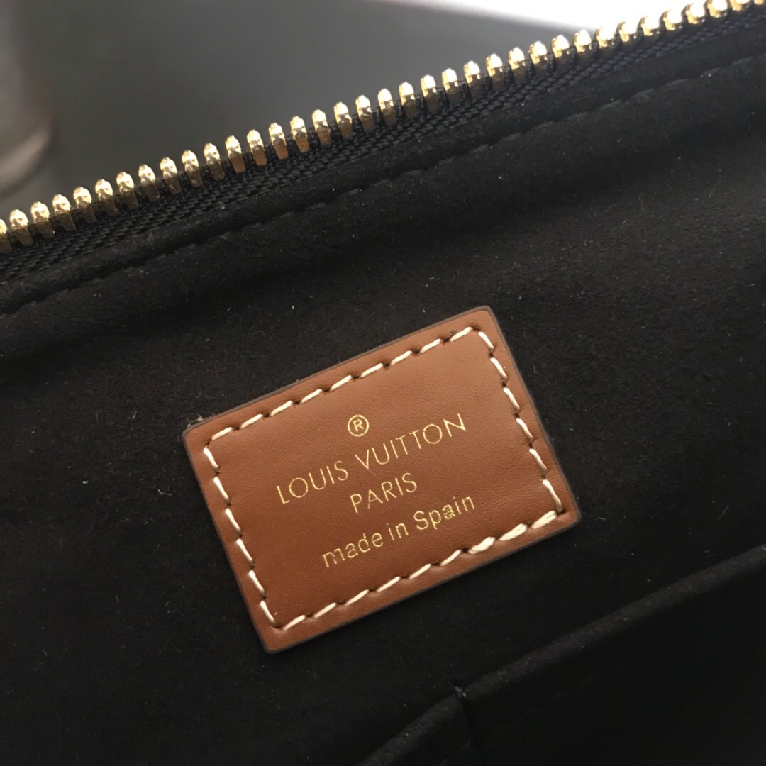 M41064, Pallas Luxury  Louis Vuitton Monogram Canvas and Leather Handbag