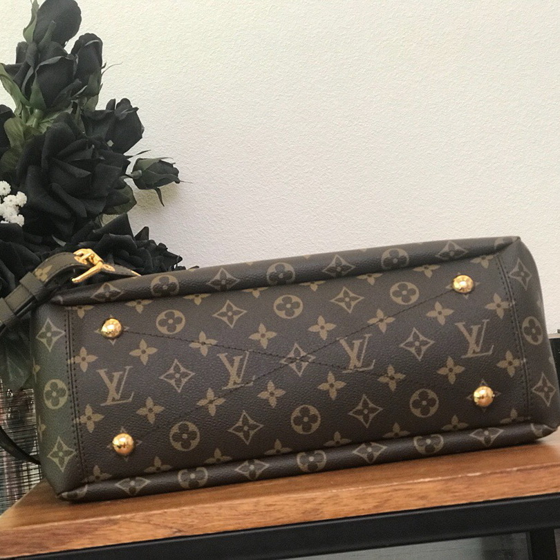 M41175, Pallas Luxury  Louis Vuitton Monogram Canvas and Leather Handbag