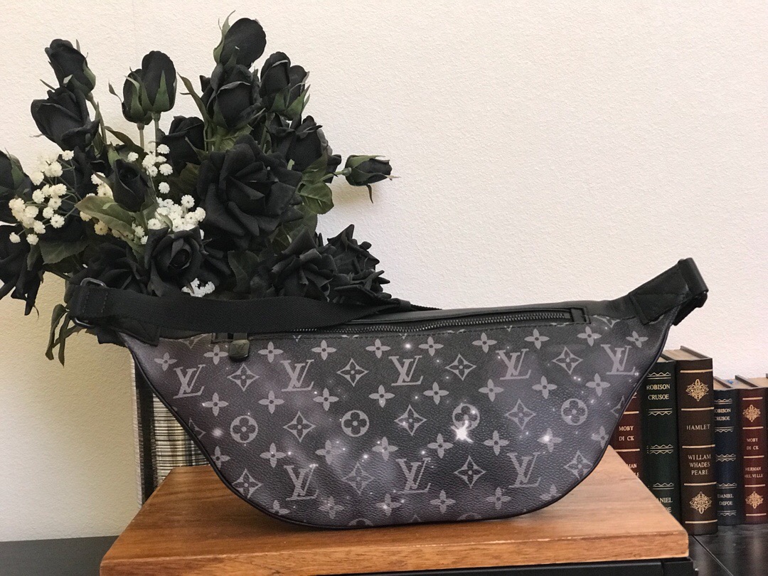 M44444, DISCOVERY BUMBAG, LOUIS VUITTON LV