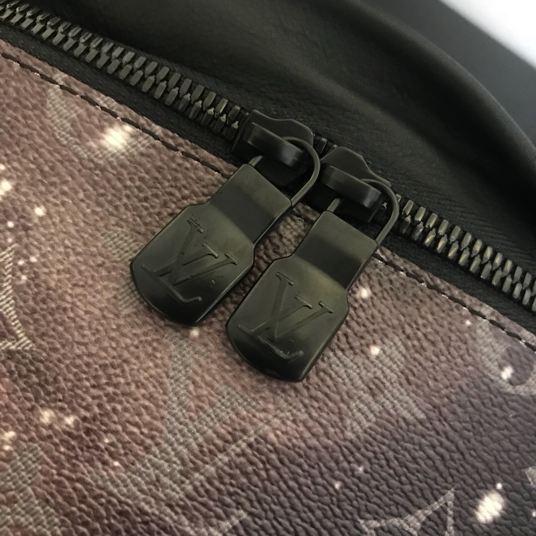 M44444, DISCOVERY BUMBAG, LOUIS VUITTON LV