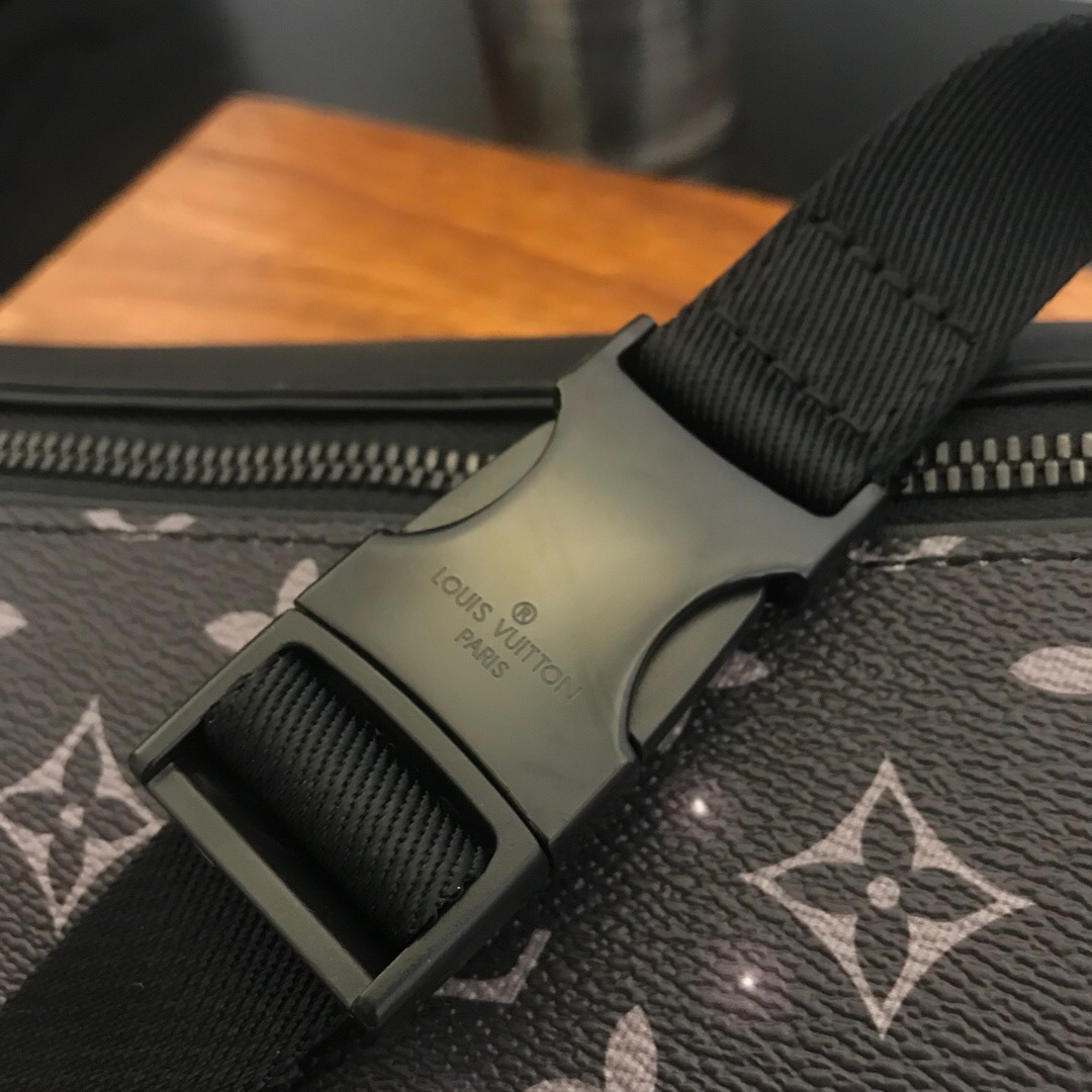 M44444, DISCOVERY BUMBAG, LOUIS VUITTON LV