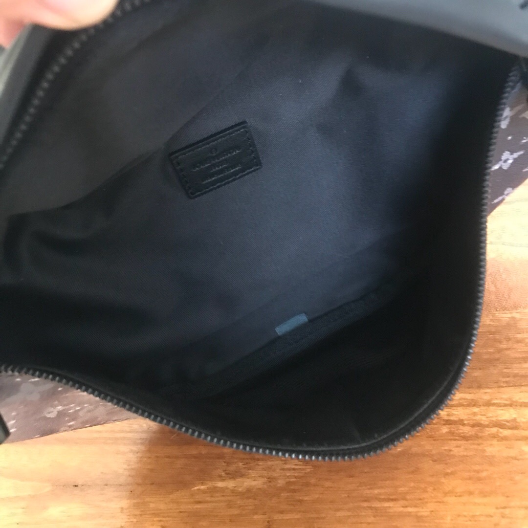 M44444, DISCOVERY BUMBAG, LOUIS VUITTON LV