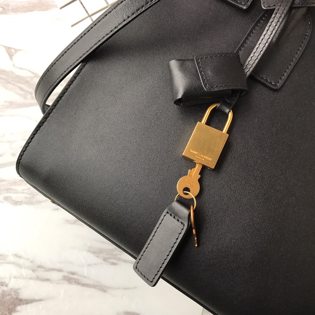 378299 CLASSIC SAC DE JOUR SMALL IN SMOOTH LEATHER, YSL Saint Laurent